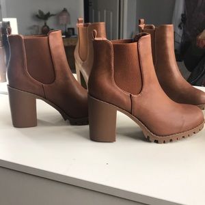 BRAND NEW brown heeled short boots/booties